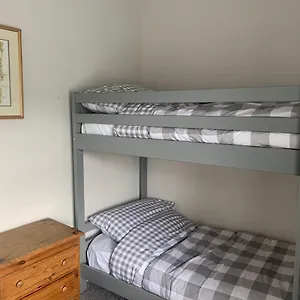  Holiday home Tipsy Charming 2 Bedroom Home.